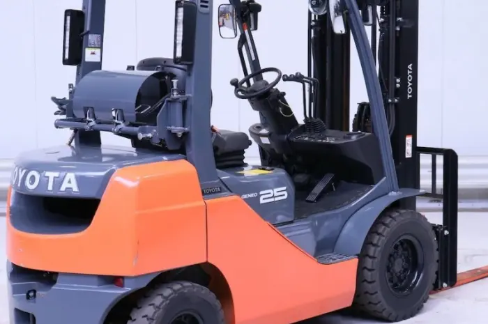 Вилочный погрузчик кара Toyota 02-8FGL25 газ/бензин 2022года 95мч демо-версия вагонник- фото № 3