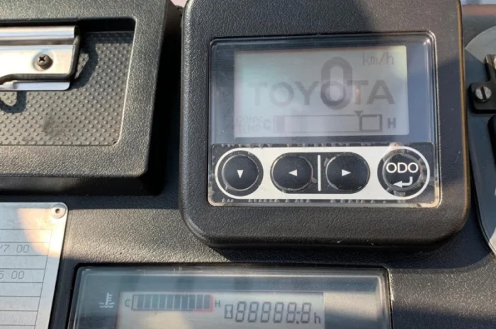 Вилочный погрузчик Toyota 3т., 2015 года с весами, вагонник- фото № 10