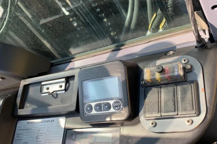 Вилочный погрузчик Toyota 3т., 2015 года с весами, вагонник- фото № 6