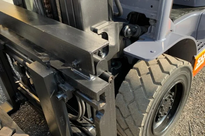 Вилочный погрузчик Toyota 3т., 2015 года с весами, вагонник- фото № 4