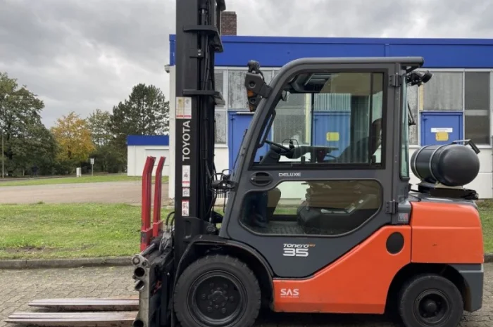 Вилковий навантажувач Toyota 06-8FGJ35F 2017 року кабіна з захватом- фото № 5