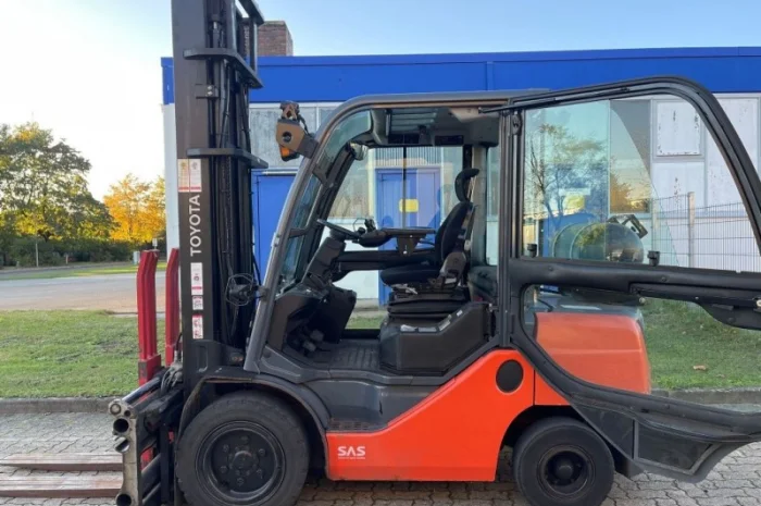 Вилковий навантажувач Toyota 06-8FGJ35F 2017 року кабіна з захватом- фото № 6