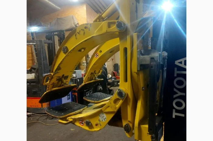 Захват для бумажных рулонов Cascade 22H-REP с ротатором к погрузчику- фото № 1