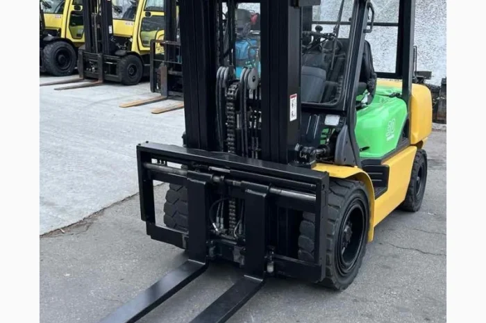 Вилковий дизельний навантажувач кара 3т. Komatsu FD30 вагоннік- фото № 2