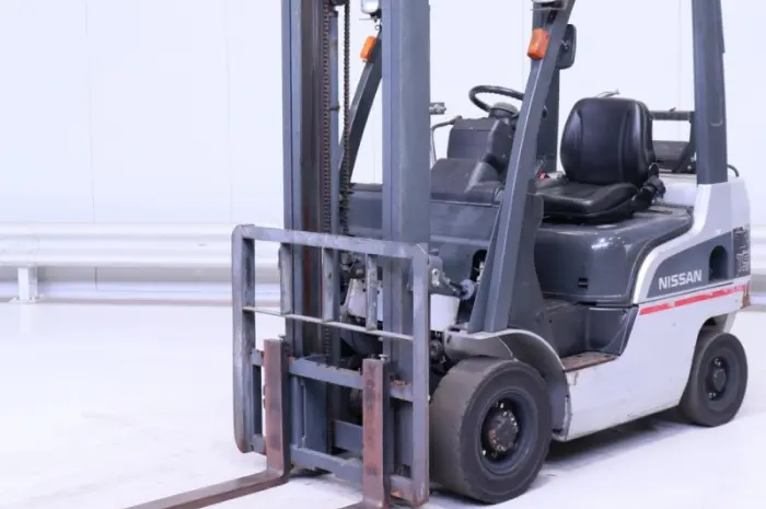 Вилковий навантажувач кара 1.5т. Nissan P1F1A15D 2008 року 2м. габарит- фото № 2