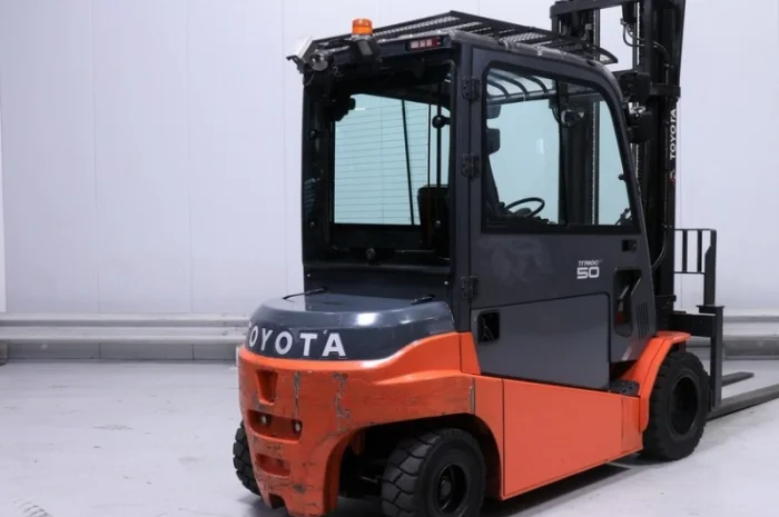 Электропогрузчик Toyota 5т., 2014 года, вилы 2.4м., кабина- фото № 3