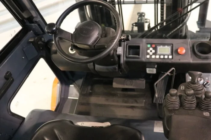 Электропогрузчик Toyota 5т., 2014 года, вилы 2.4м., кабина- фото № 5