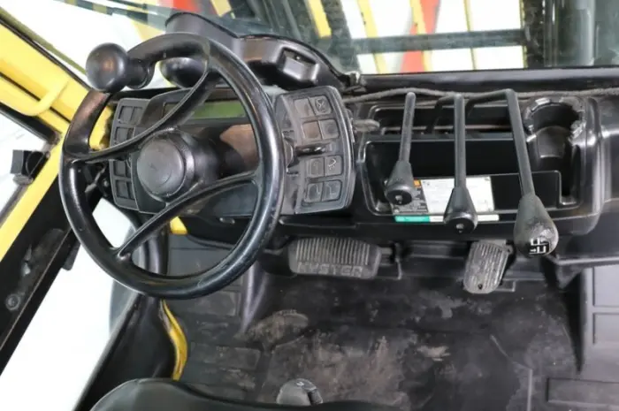 Вилочный погрузчик Hyster 7т. 2015 года кабина- фото № 3