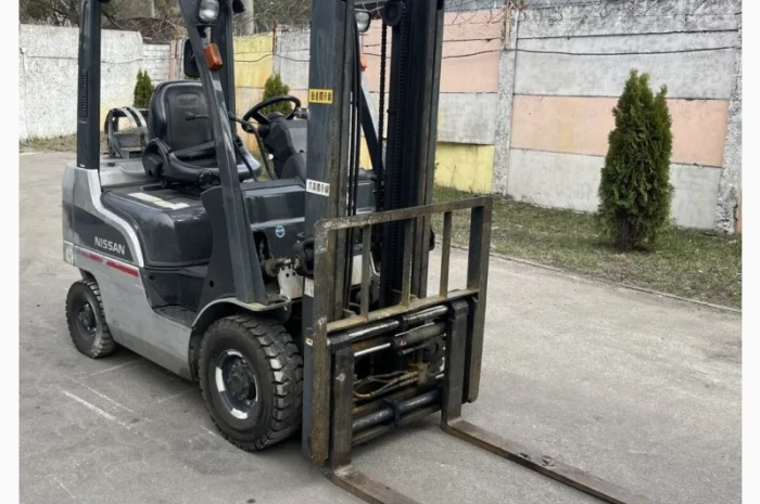 Вилочный погрузчик бу 1.5т. Nissan 2008 року, газ/бензин- фото № 1
