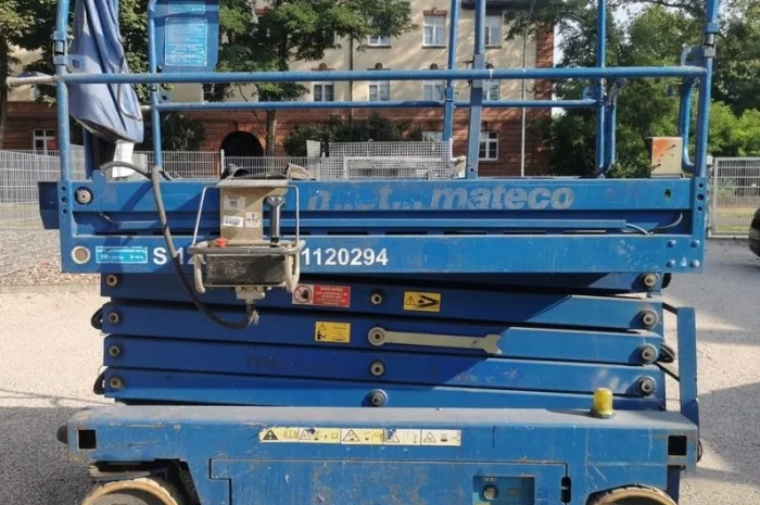 Ножичний підйомник Iteco IT 10122 2007 року 12 метрів робоча висота- фото № 3