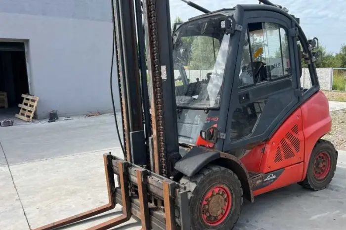Дизельный погрузчик 4т. Linde H40D 2016 года 4400 мм подъем кабина- фото № 2