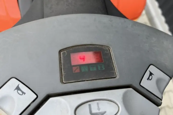 Поводковый штабелер BT SPE125L 4.5м. подъем акб 88% 1438 мг- фото № 8