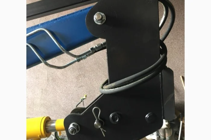 Кун. быстросъёмный погрузчик "М-Техник1600" (швидкоз`ємний навантажувач)- фото № 4