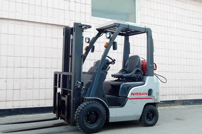 Вилочный погрузчик бу NISSAN P1F1A15D, газ/бензин, 2008г- фото № 1