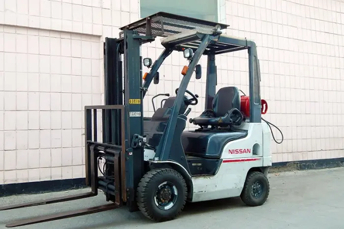 Вилочный погрузчик бу NISSAN P1F1A15D, 2012г- фото № 1