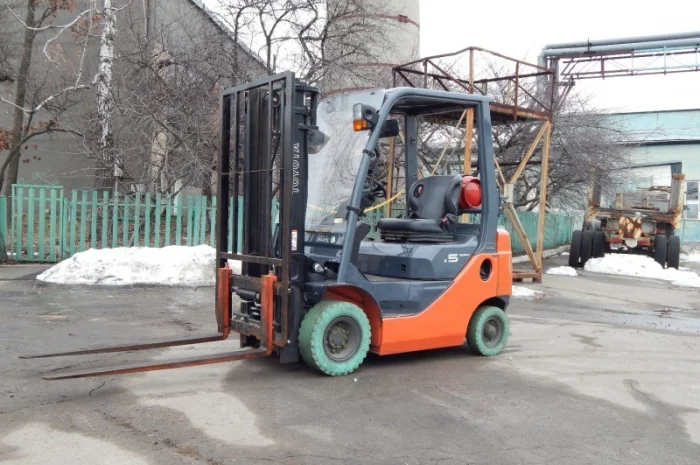 Вилочный погрузчик бу TOYOTA 32-8FG15- фото № 1