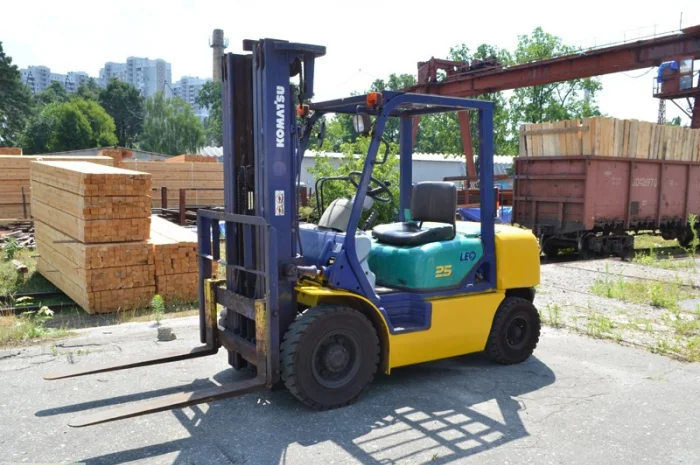 Вилочный погрузчик б/у KOMATSU FG25LC-12- фото № 1