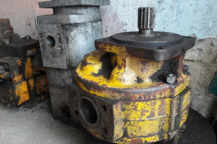 Погрузчик фронтальный CaterpillfR 938 G 2006 год- фото № 3