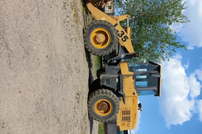 Фронтальный погрузчик Vostosun L35. 2012год- фото № 1