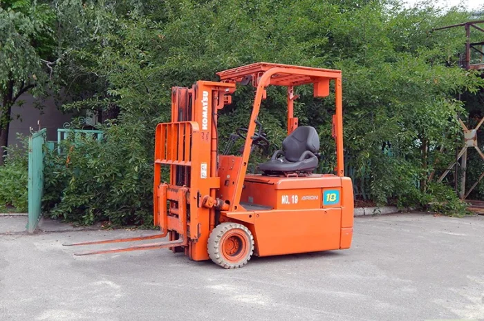 Вилочный погрузчик б/у KOMATSU FB18- фото № 1