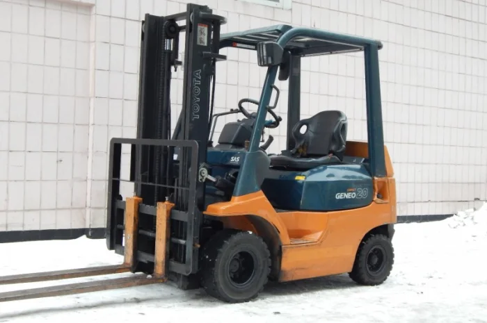 Вилочный погрузчик бу TOYOTA 02-7FGK20- фото № 1