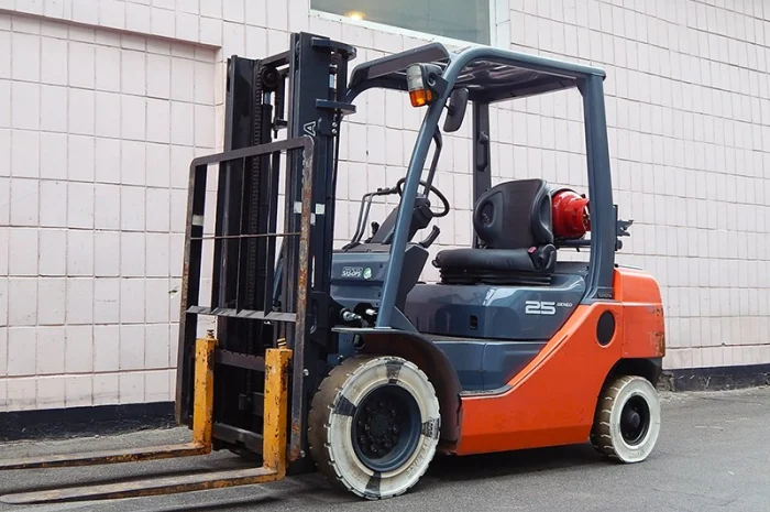 Вилочный автопогрузчик бу TOYOTA 8FG25- фото № 1