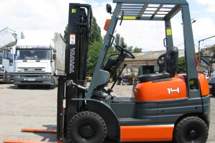 Вилочный погрузчик Toyota 6FG18 на 1.35 тонн- фото № 2