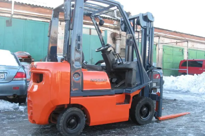 Дизельный вилочный погрузчик Nissan FD02A18Q с боковым смещением- фото № 4