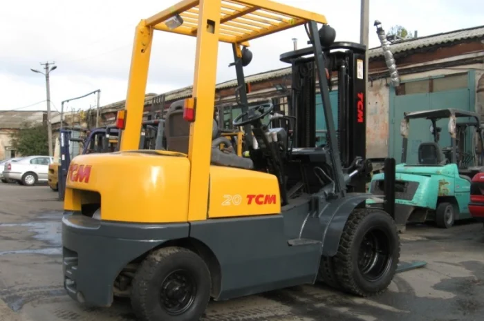 Дизельный вилочный погрузчик TCM FD20Z5 на 2 тонны на спарке- фото № 4