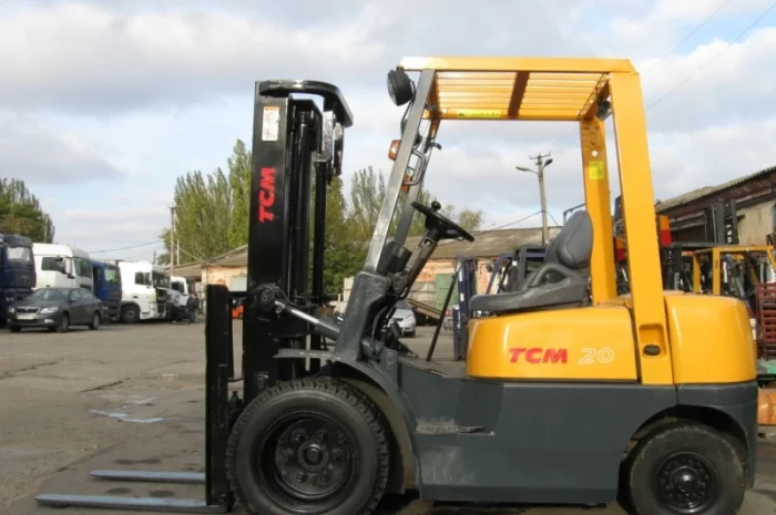 Дизельный вилочный погрузчик TCM FD20Z5 на 2 тонны на спарке- фото № 5