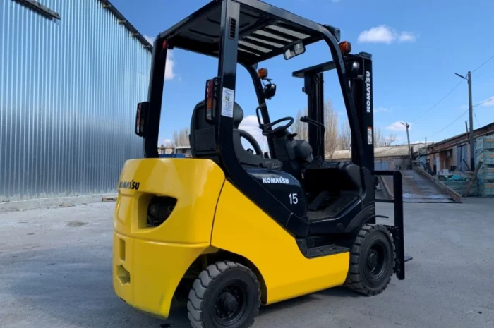 Вилочный автопогрузчик Komatsu с наработкой всего 1811 моточасов- фото № 2
