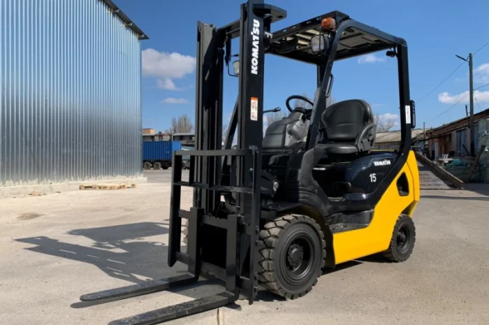 Вилочный автопогрузчик Komatsu с наработкой всего 1811 моточасов- фото № 3