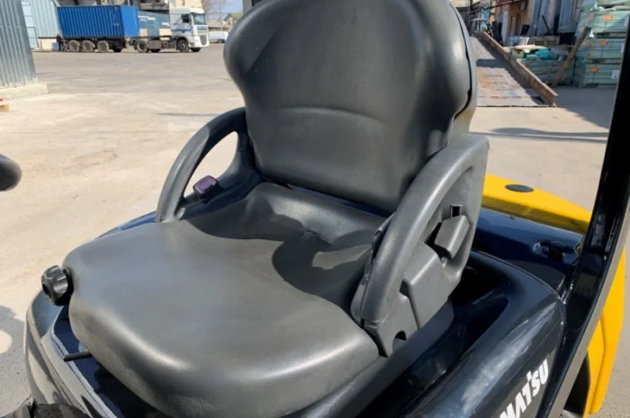 Вилочный автопогрузчик Komatsu с наработкой всего 1811 моточасов- фото № 6