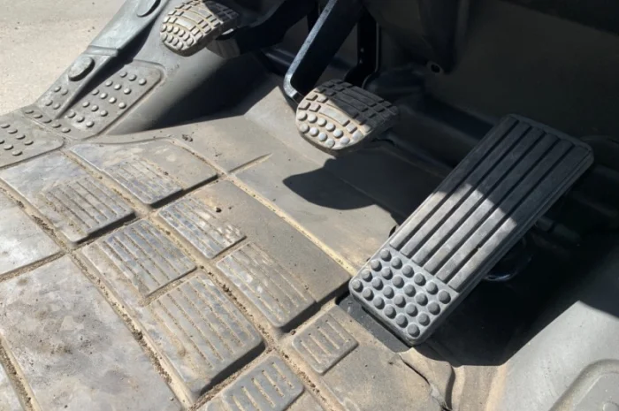 Вилочный автопогрузчик Komatsu с наработкой всего 1811 моточасов- фото № 8