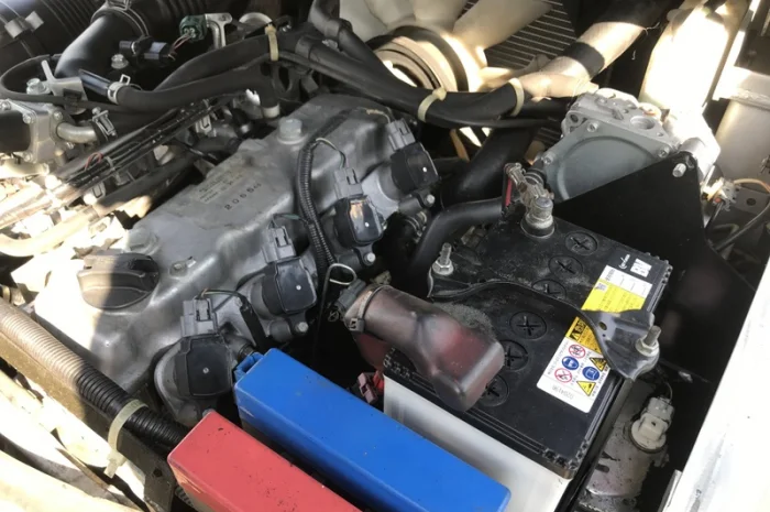 Газ-бензиновый вилочный погрузчик Nissan с боковым смещением в исполнении компакт- фото № 2