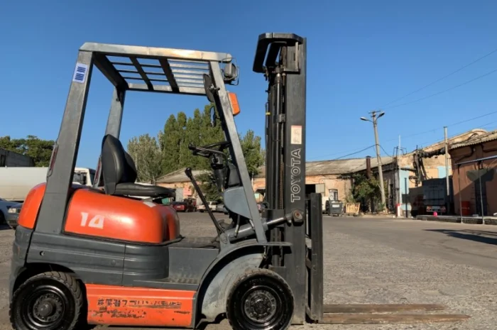 Вилочный автопогрузчик/автонавантажувач Toyota 6FG14 с тройной мачтой на 5 метров- фото № 3