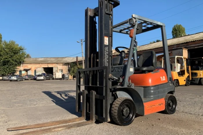 Вилочный автопогрузчик/автонавантажувач Toyota 6FG14 с тройной мачтой на 5 метров- фото № 9