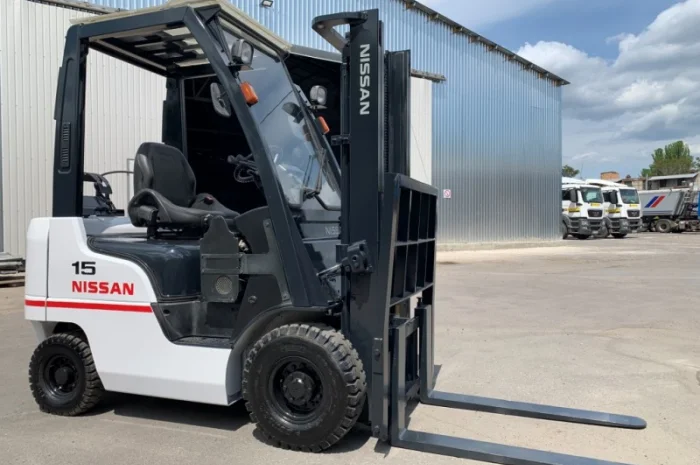 Газ-бензиновый вилочный автопогрузчик Nissan с полукабиной и печкой- фото № 1