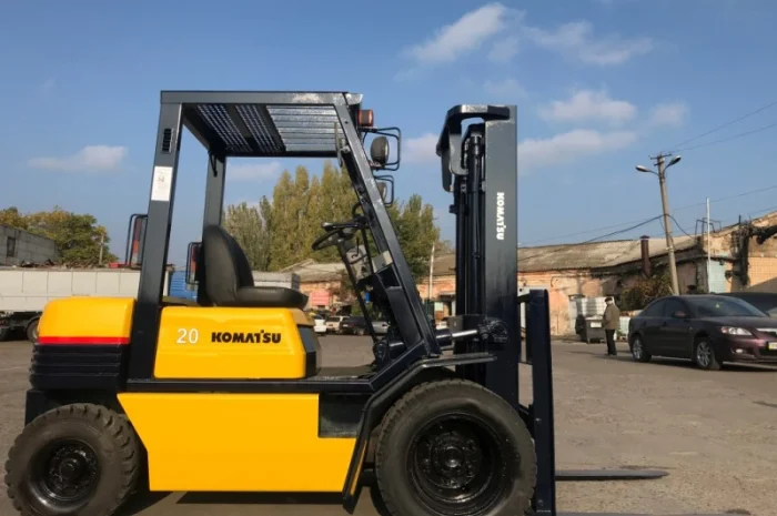Вилочный автопогрузчик Komatsu на больших 15 колёсах как у 4-х тонного погрузчика- фото № 1