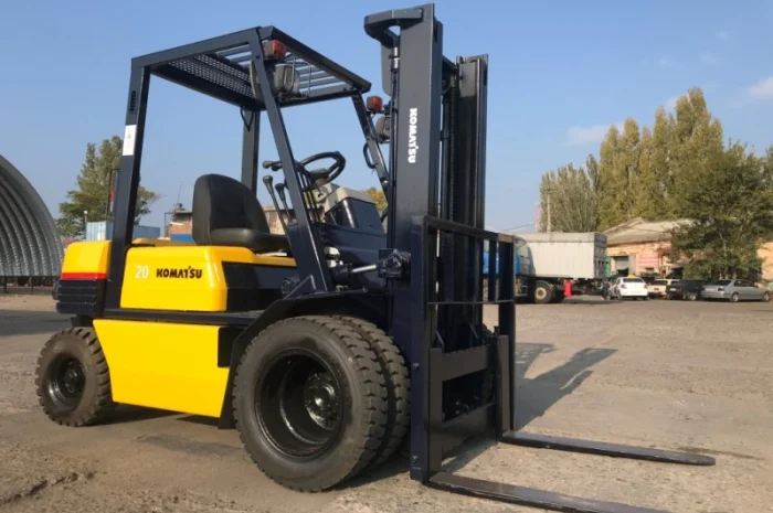 Вилочный автопогрузчик Komatsu на больших 15 колёсах как у 4-х тонного погрузчика- фото № 3