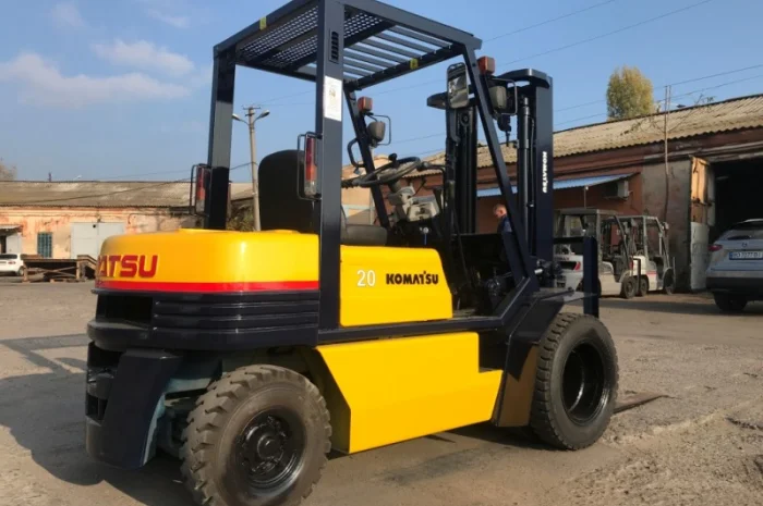 Вилочный автопогрузчик Komatsu на больших 15 колёсах как у 4-х тонного погрузчика- фото № 4