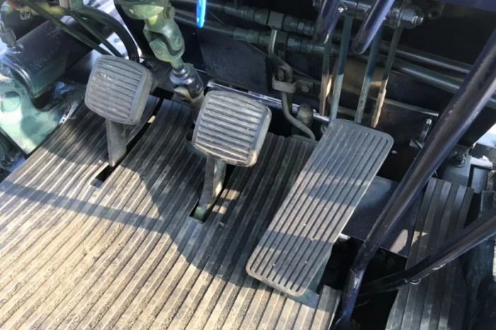 Вилочный автопогрузчик Komatsu на больших 15 колёсах как у 4-х тонного погрузчика- фото № 10