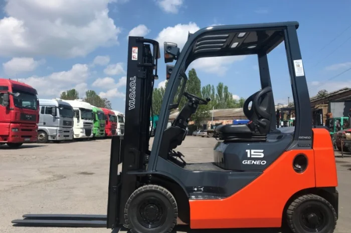 Вилочный погрузчик Toyota с автоматической коробкой передач- фото № 2