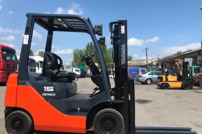 Вилочный погрузчик Toyota с автоматической коробкой передач- фото № 3