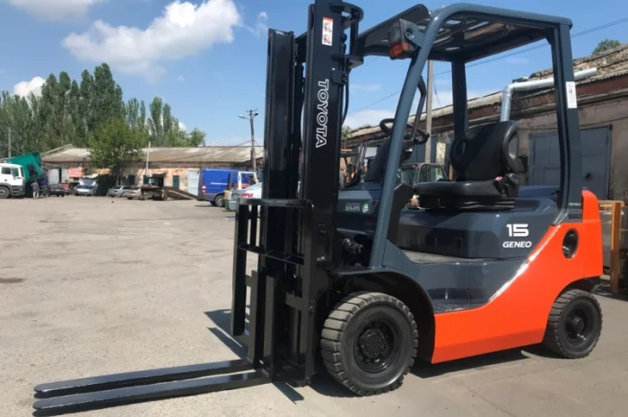 Вилочный погрузчик Toyota с автоматической коробкой передач- фото № 4