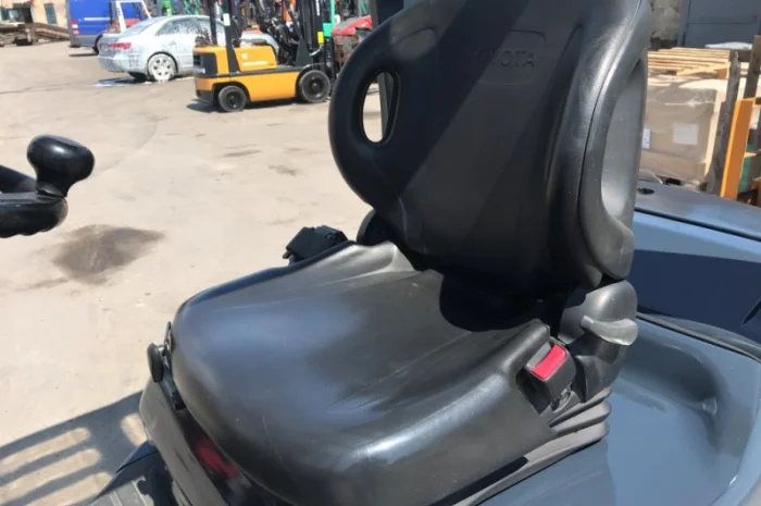 Вилочный погрузчик Toyota с автоматической коробкой передач- фото № 7