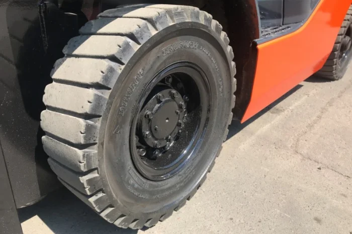 Вилочный погрузчик Toyota с автоматической коробкой передач- фото № 9