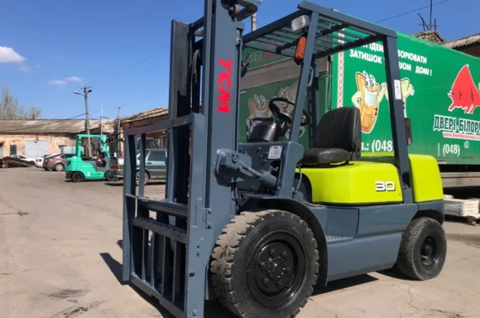 Вилочный дизельный автопогрузчик ТСМ с боковым смещением- фото № 1