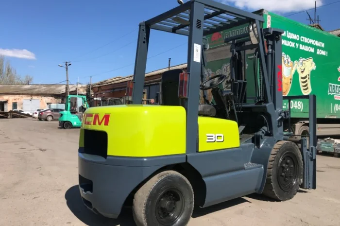 Вилочный дизельный автопогрузчик ТСМ с боковым смещением- фото № 3