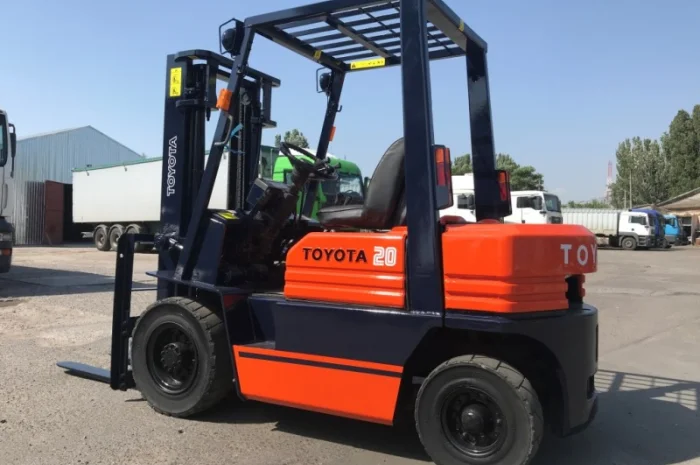 Вилочный автопогрузчик Toyota грузоподъёмностью 2 тонны- фото № 1
